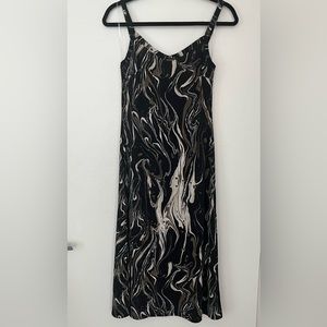• NWT Squiggle Design Pattern Midi Dress Size Medium
